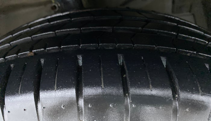 2020 Maruti Ciaz ALPHA 1.5 MT VTVT SHVS, Petrol, Manual, 5,814 km, Right Front Tyre Tread