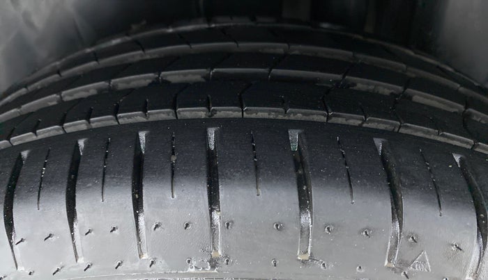 2020 Maruti Ciaz ALPHA 1.5 MT VTVT SHVS, Petrol, Manual, 5,814 km, Left Rear Tyre Tread