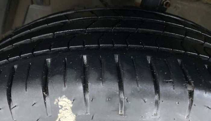 2020 Maruti Ciaz ALPHA 1.5 MT VTVT SHVS, Petrol, Manual, 5,814 km, Left Front Tyre Tread