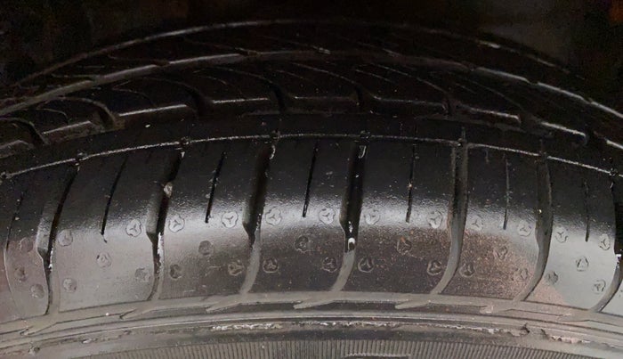 2015 Maruti Celerio VXI d, Petrol, Manual, 15,067 km, Right Front Tyre Tread