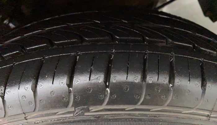2015 Maruti Celerio VXI d, Petrol, Manual, 15,067 km, Left Front Tyre Tread