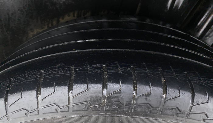 2017 Maruti S Cross ALPHA SHVS, Diesel, Manual, 28,444 km, Left Rear Tyre Tread
