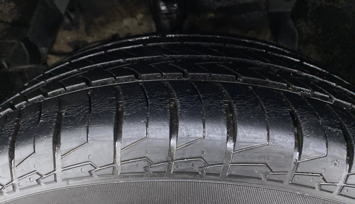 2017 Maruti S Cross ALPHA SHVS, Diesel, Manual, 28,444 km, Left Front Tyre Tread