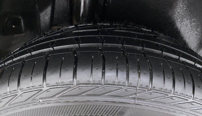 2017 Maruti S Cross ALPHA SHVS, Diesel, Manual, 28,444 km, Right Rear Tyre Tread