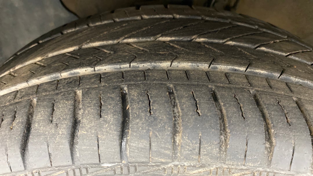 Left Front Tyre Tread