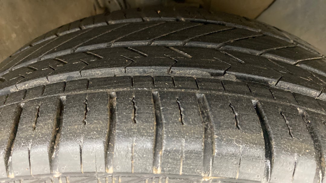 Right Front Tyre Tread