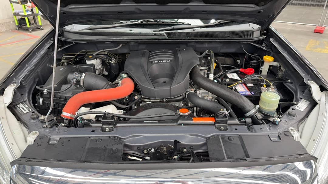 2017 Isuzu MU-X Ls-u (4x2), Automatic, 117992 km, Open Bonnet (Engine)