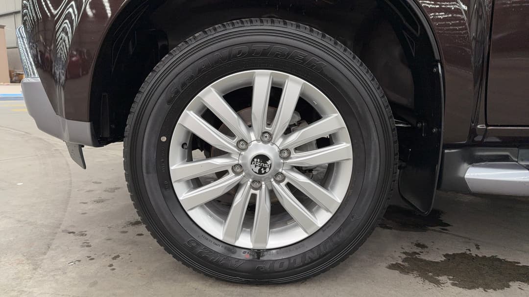 2017 Isuzu MU-X Ls-u (4x2), Automatic, 117992 km, Left Front Wheel