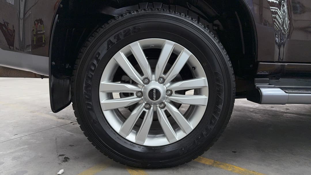 2017 Isuzu MU-X Ls-u (4x2), Automatic, 117992 km, Right Rear Wheel