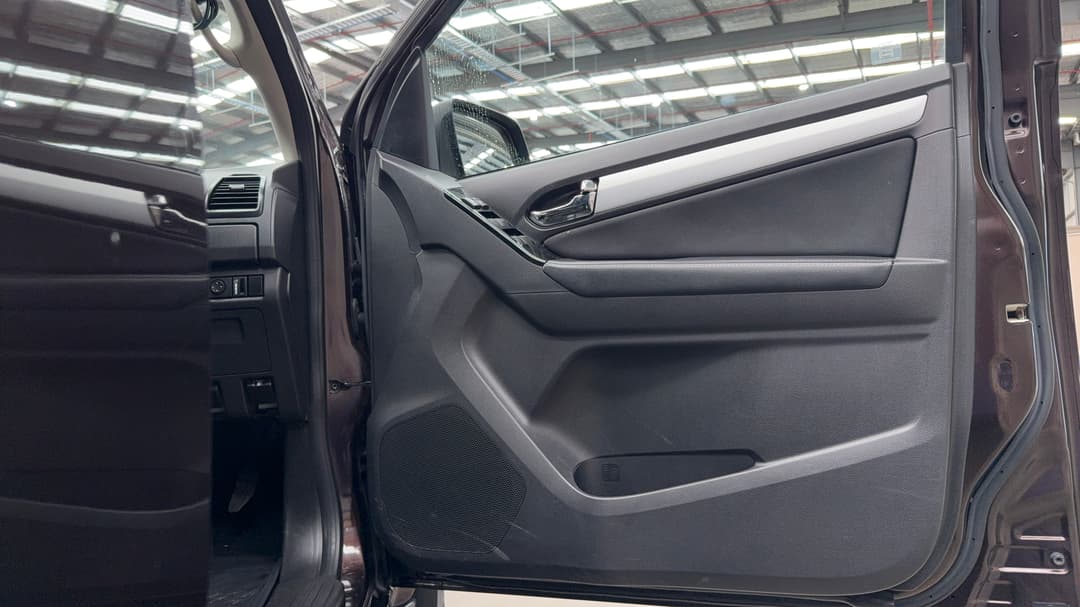 2017 Isuzu MU-X Ls-u (4x2), Automatic, 117992 km, Speaker View