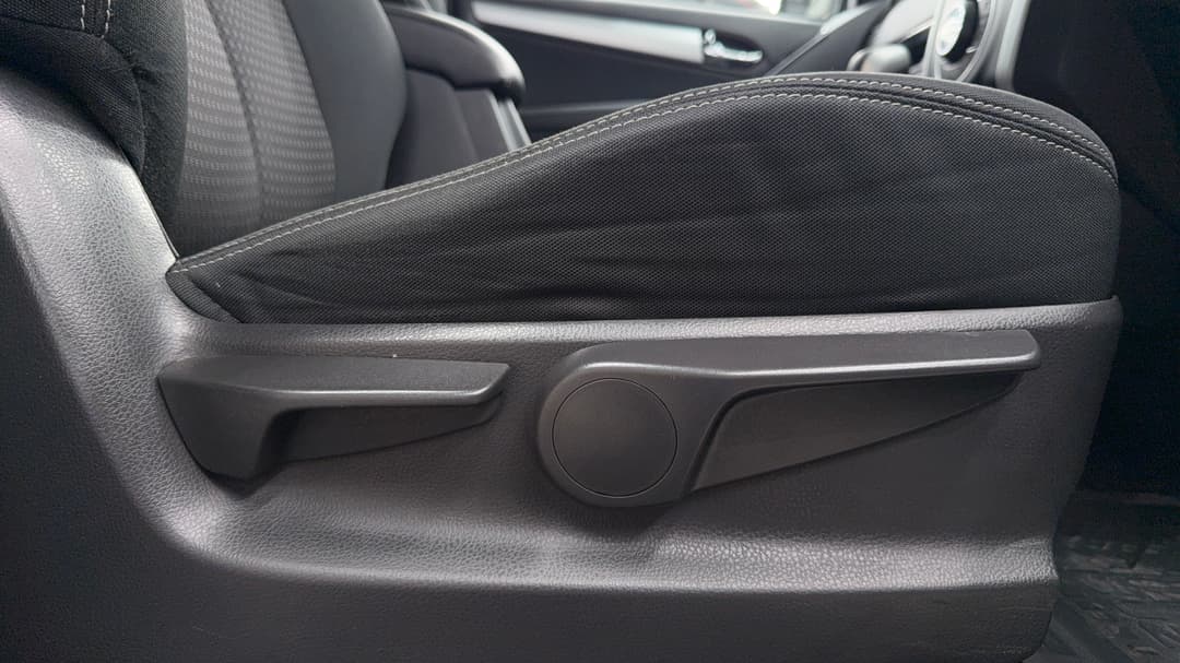 2017 Isuzu MU-X Ls-u (4x2), Automatic, 117992 km, Drivers Side Adjustment Panel