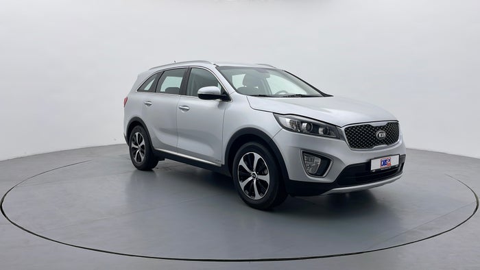 2017 Kia Sorento-Right Front Diagonal (45- Degree) View