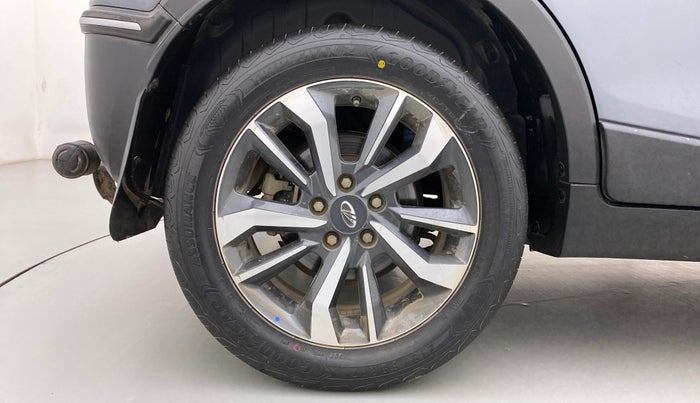 2021 Mahindra XUV300 W8 (O) 1.5 DIESEL, Diesel, Manual, 57,025 km, Right Rear Wheel