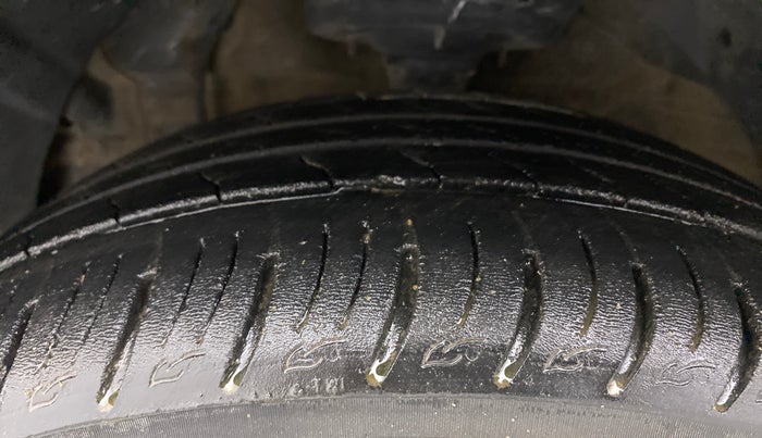 2021 Mahindra XUV300 W8 (O) 1.5 DIESEL, Diesel, Manual, 57,025 km, Left Front Tyre Tread