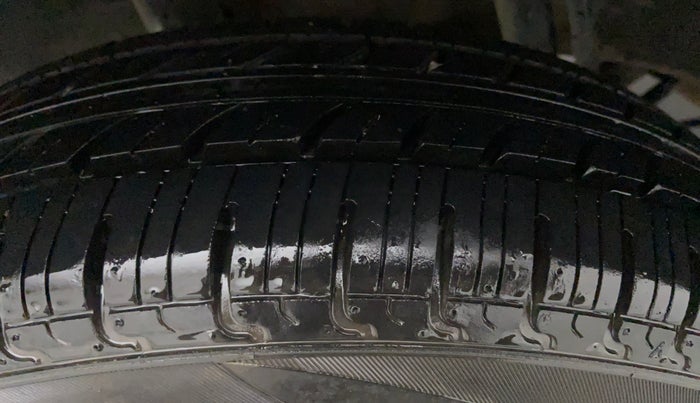 2016 Datsun Redi Go T, Petrol, Manual, 10,724 km, Right Front Tyre Tread