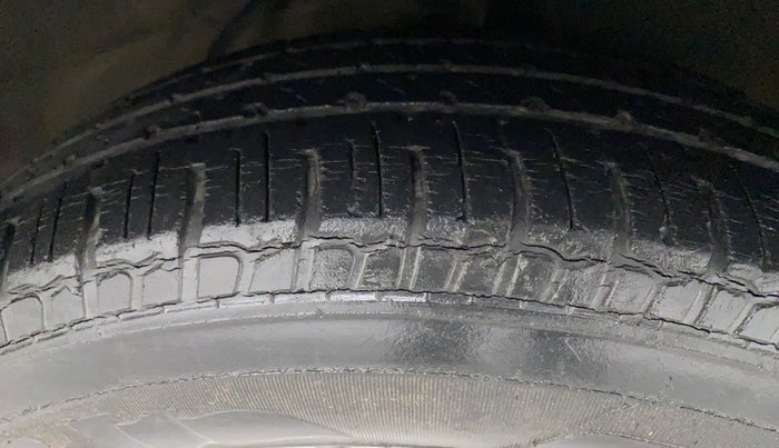 2014 Hyundai i10 MAGNA 1.1, Petrol, Manual, 37,947 km, Right Front Tyre Tread