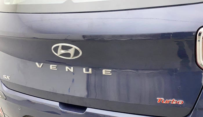 2021 Hyundai VENUE SX 1.0 TURBO IMT, Petrol, Manual, 50,408 km, Dicky (Boot door) - Minor scratches