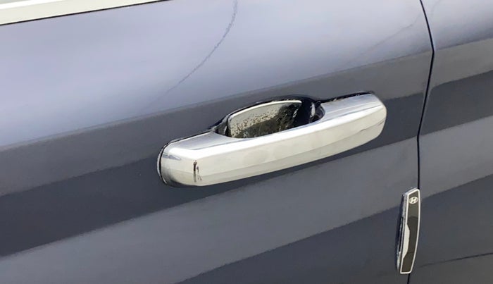 2021 Hyundai VENUE SX 1.0 TURBO IMT, Petrol, Manual, 50,408 km, Front passenger door - Chrome on handle has slight discoularation