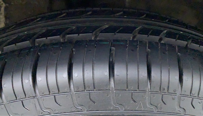 2014 Maruti Ritz VXI, Petrol, Manual, 59,042 km, Left Rear Tyre Tread