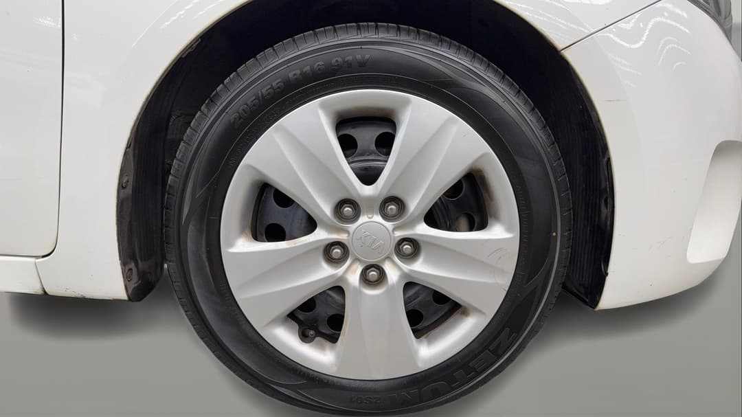 2017 Kia Cerato S, Manual, 142491 km, Right Front Wheel