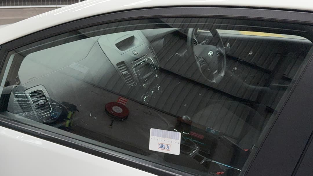 2017 Kia Cerato S, Manual, 142491 km, Window Glass Front LHS Scratch