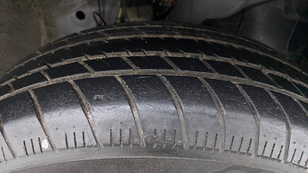 Right Front Tyre Tread