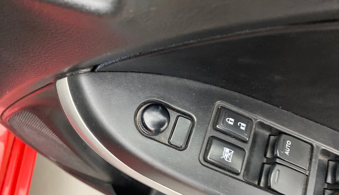 2016 Maruti Baleno DELTA PETROL 1.2, Petrol, Manual, 39,444 km, Left rear-view mirror - ORVM switch has minor damage