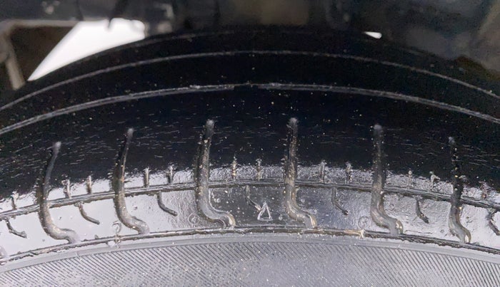 2017 Hyundai Eon ERA PLUS (O), Petrol, Manual, 43,351 km, Right Rear Tyre Tread