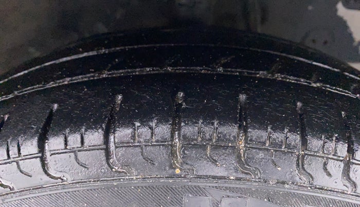 2017 Hyundai Eon ERA PLUS (O), Petrol, Manual, 43,351 km, Right Front Tyre Tread