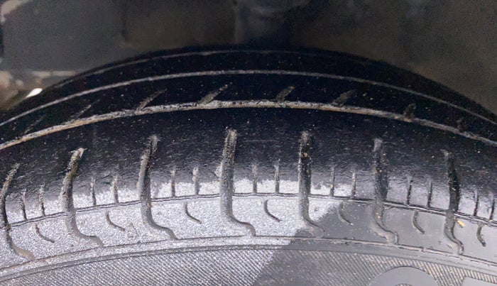 2017 Hyundai Eon ERA PLUS (O), Petrol, Manual, 43,351 km, Left Front Tyre Tread