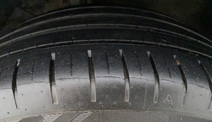 2016 Maruti Baleno ZETA 1.2 K12, Petrol, Manual, 51,751 km, Right Rear Tyre Tread