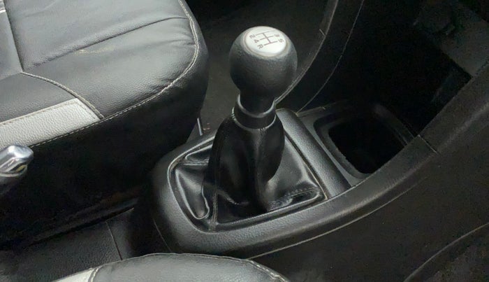 2015 Maruti Swift VXI, Petrol, Manual, 64,579 km, Gear lever - Boot cover slightly torn