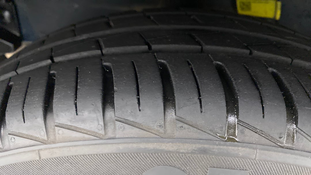 Right Rear Tyre Tread