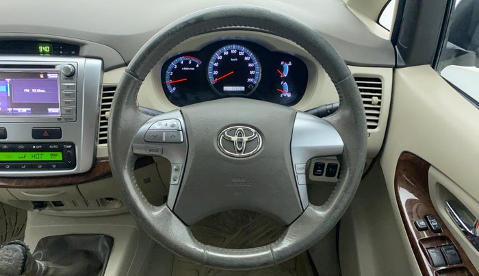 2014 Toyota Innova 2.5 VX 8 STR BS IV, Diesel, Manual, 93,788 km, Steering Wheel Close Up