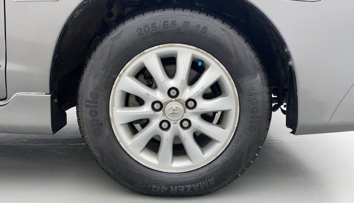 2014 Toyota Innova 2.5 VX 8 STR BS IV, Diesel, Manual, 93,788 km, Right Front Wheel