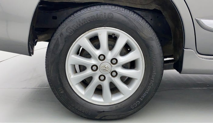 2014 Toyota Innova 2.5 VX 8 STR BS IV, Diesel, Manual, 93,788 km, Right Rear Wheel