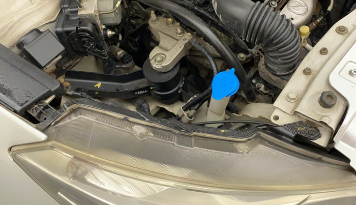 2014 Maruti Ciaz ZXI, Petrol, Manual, 71,324 km, Right headlight - Clamp has minor damage