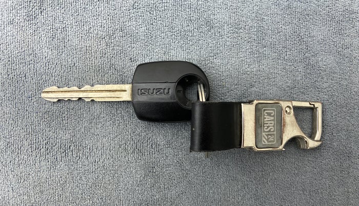 2017 ISUZU D-MAX S-CAB 2.5 TD, Diesel, Manual, 40,664 km, Key Close Up