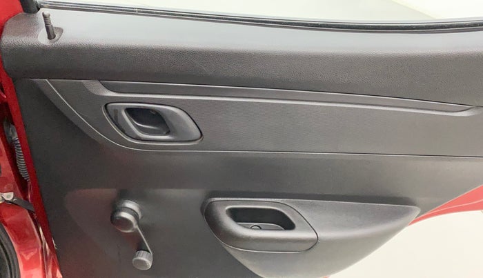 2020 Renault Kwid RXL, Petrol, Manual, 10,115 km, Right rear window switch / handle - Minor damage