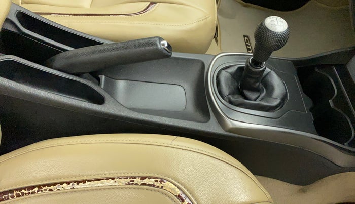 2014 Honda City 1.5L I-VTEC SV, Petrol, Manual, 1,00,943 km, Gear Lever
