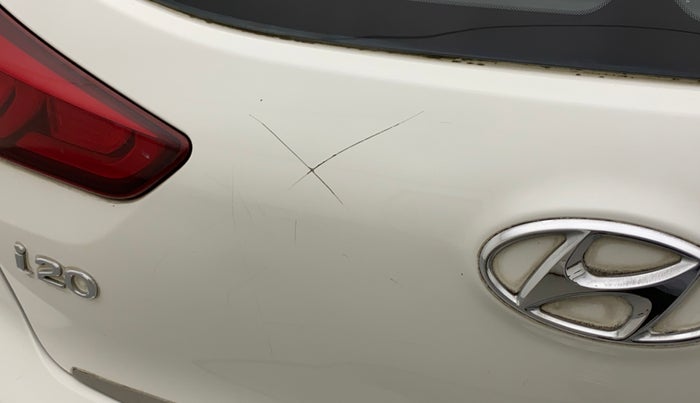 2016 Hyundai Elite i20 MAGNA 1.2, Petrol, Manual, 31,559 km, Dicky (Boot door) - Minor scratches