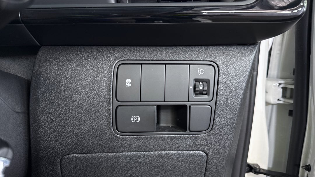 2024 Hyundai Staria ., Automatic, 48958 km, Utility Switches/Buttons