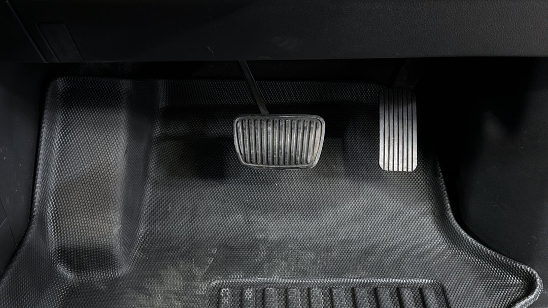 2024 Hyundai Staria ., Automatic, 48958 km, Pedals and Footmat