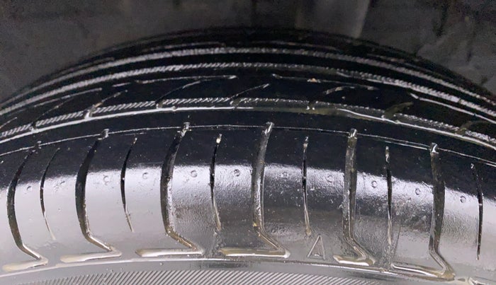 2018 Renault Kwid CLIMBER 1.0, Petrol, Manual, 42,240 km, Left Rear Tyre Tread