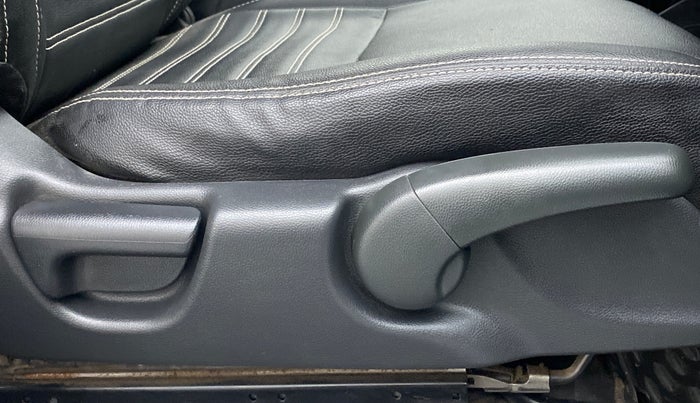 2018 Honda WR-V 1.5 i-DTEC VX MT, Diesel, Manual, 49,960 km, Driver Side Adjustment Panel