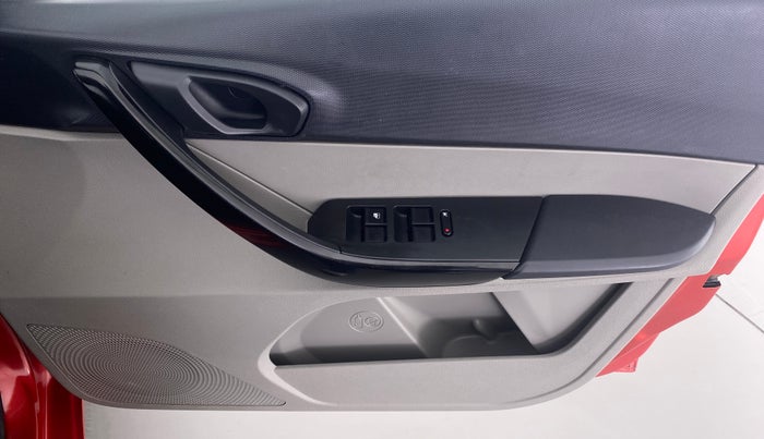 2019 Tata Tiago XM 1.2 REVOTRON, Petrol, Manual, 30,107 km, Driver Side Door Panels Control