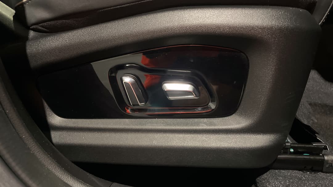 2025 Chery Tiggo 4 Ultimate, Automatic, 9755 km, Drivers Side Adjustment Panel