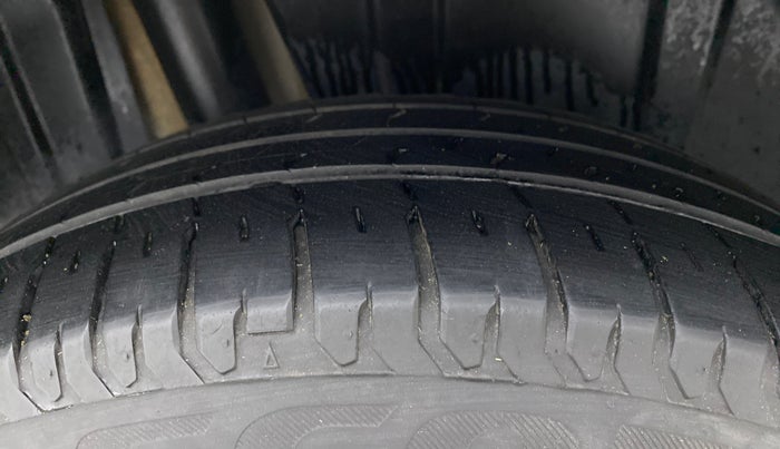 2022 Maruti Ertiga VXI CNG, CNG, Manual, 38,572 km, Right Rear Tyre Tread