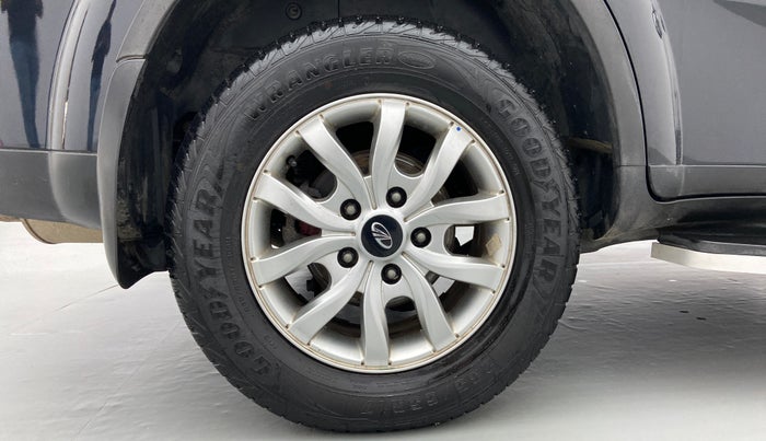 2016 Mahindra XUV500 W10, Diesel, Manual, 1,63,495 km, Right Rear Wheel