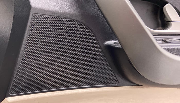 2016 Mahindra XUV500 W10, Diesel, Manual, 1,63,495 km, Speaker